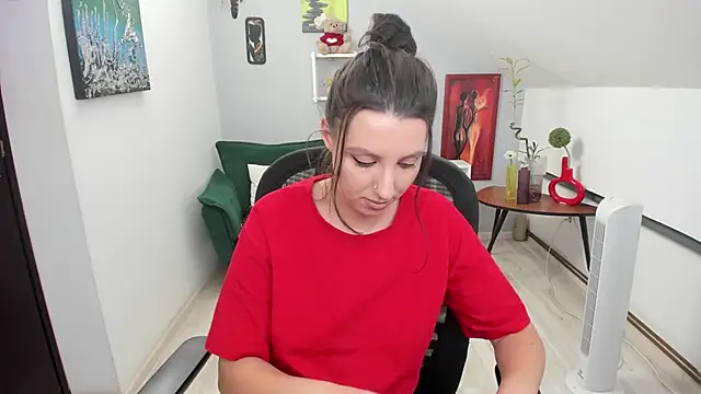 BettyJamess online show from 10-16-25, 07:44