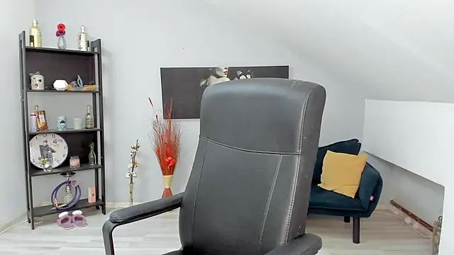 BettyJamess online show from 12-18-25, 04:39