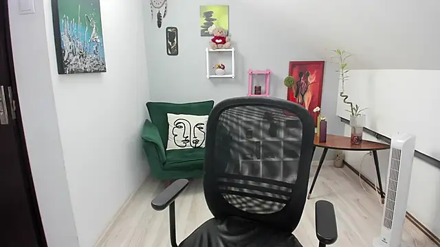 BettyJamess online show from 10-20-25, 07:36