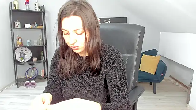 BettyJamess online show from 12-17-25, 06:51