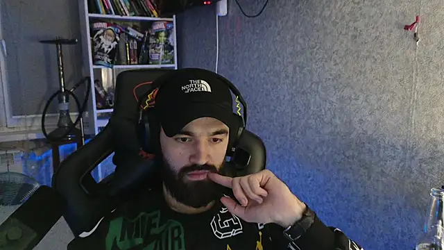 Nik Namee online show from 12-15-25, 05:52