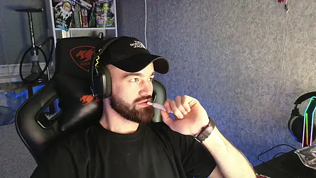 Nik Namee online show from 12-21-25, 04:47