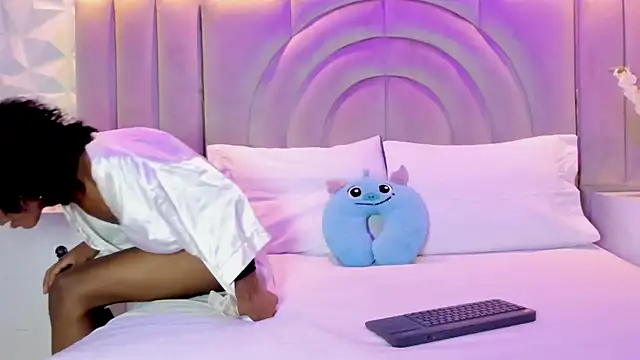 Snapshot of rebeca_brown_ chatting on 12-16-25, 11:47 rebeca brown online show from 12-16-25, 11:47