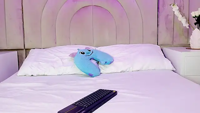 Snapshot of rebeca_brown_ chatting on 12-19-25, 11:45 rebeca brown online show from 12-19-25, 11:45