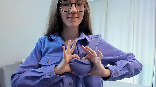 Snapshot of AiFusch chatting on 10-29-25, 08:46 AiFusch online show from 10-29-25, 08:46