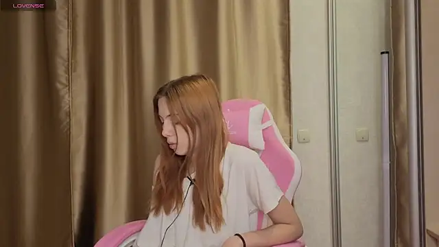 lilliaqueen online show from 11-21-25, 03:44