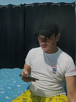 Snapshot of Aturo77 chatting on 11-17-25, 02:26 Aturo77 online show from 11-17-25, 02:26