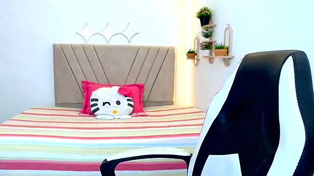 zara cute online show from 05-19-26, 12:12