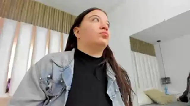 AmbarGills online show from 01-13-26, 01:04