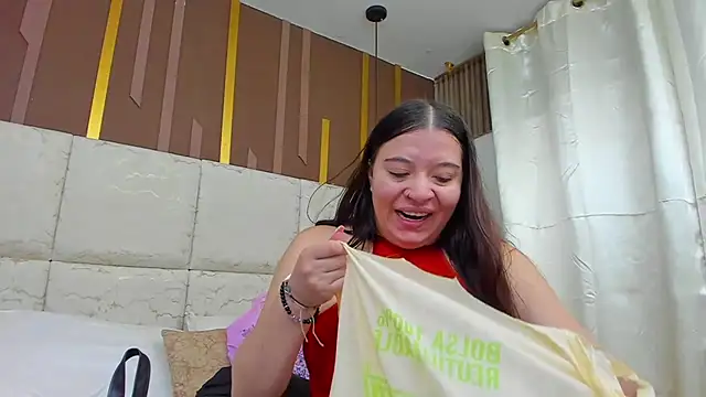 Snapshot of AmbarGills chatting on 02-14-26, 01:00 AmbarGills online show from 02-14-26, 01:00