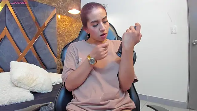 Vittoria Conti  online show from 11-07-25, 05:17