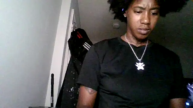 Snapshot of dezzidavill chatting on 06-18-26, 12:10 dezzidavill online show from 06-18-26, 12:10