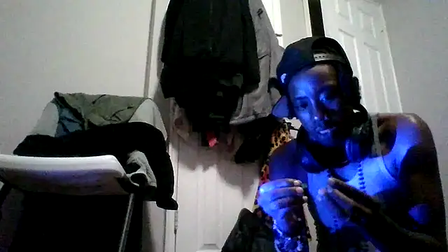 Snapshot of dezzidavill chatting on 06-30-26, 02:11 dezzidavill online show from 06-30-26, 02:11