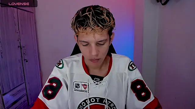 tylernova online show from 04-04-26, 03:35