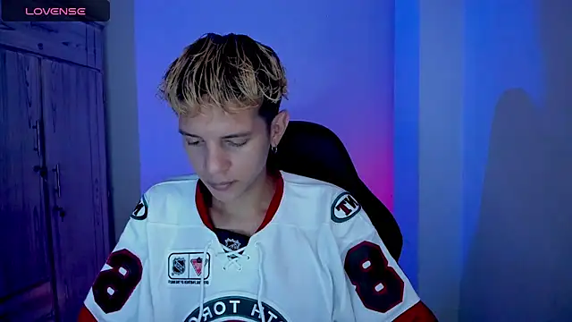 tylernova online show from 03-10-26, 03:43