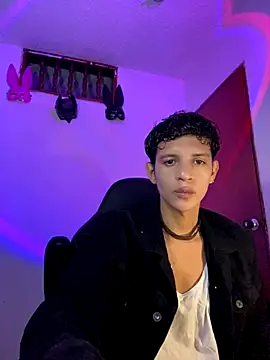 Snapshot of tylernova chatting on 10-13-25, 03:19 tylernova online show from 10-13-25, 03:19