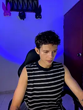 Snapshot of tylernova chatting on 10-10-25, 04:13 tylernova online show from 10-10-25, 04:13