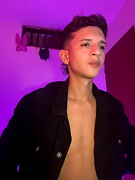 Snapshot of tylernova chatting on 10-16-25, 03:37 tylernova online show from 10-16-25, 03:37
