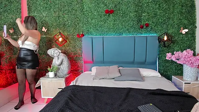 Kiaraa88 online show from 06-12-26, 08:28