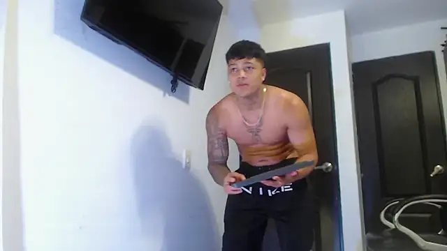 Snapshot of Boyhot_00 chatting on 10-21-25, 01:16 Boyhot 00 online show from 10-21-25, 01:16