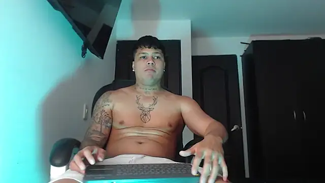 Snapshot of Boyhot_00 chatting on 10-10-25, 08:20 Boyhot 00 online show from 10-10-25, 08:20