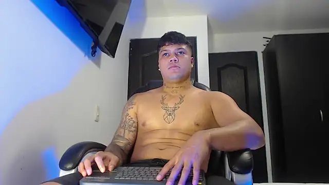 Snapshot of Boyhot_00 chatting on 10-18-25, 03:08 Boyhot 00 online show from 10-18-25, 03:08