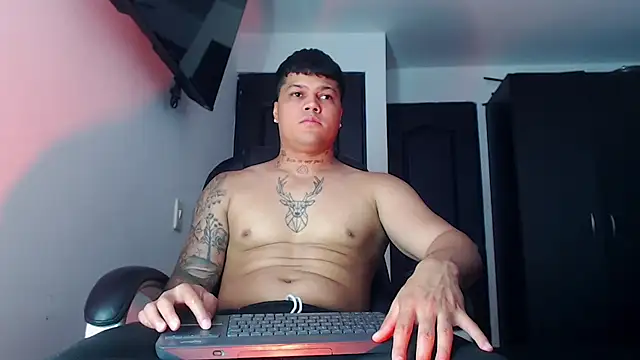 Snapshot of Boyhot_00 chatting on 10-13-25, 07:26 Boyhot 00 online show from 10-13-25, 07:26