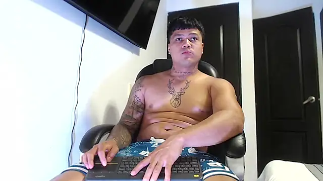 Snapshot of Boyhot_00 chatting on 12-15-25, 03:12 Boyhot 00 online show from 12-15-25, 03:12