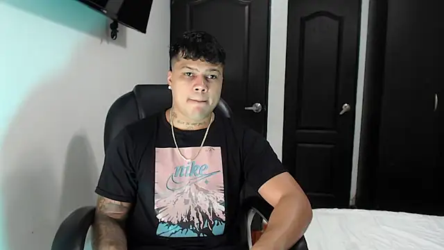 Snapshot of Boyhot_00 chatting on 10-17-25, 02:26 Boyhot 00 online show from 10-17-25, 02:26