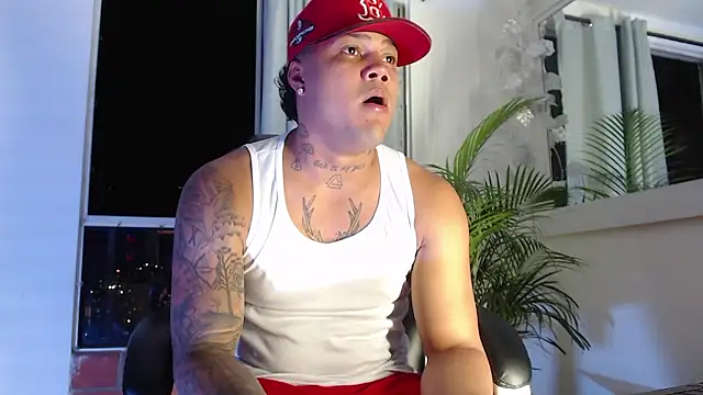 Snapshot of Boyhot_00 chatting on 01-15-26, 02:26 Boyhot 00 online show from 01-15-26, 02:26