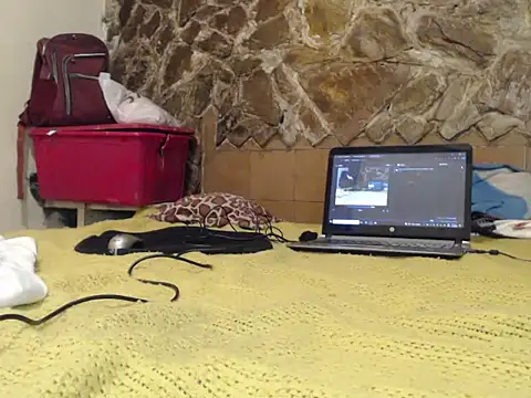 Snapshot of Gabby-Kinky chatting on 10-15-25, 11:13 Gabby-Kinky online show from 10-15-25, 11:13