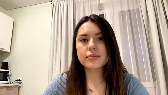 Snapshot of AlveraCappola chatting on 10-10-25, 02:29 AlveraCappola online show from 10-10-25, 02:29
