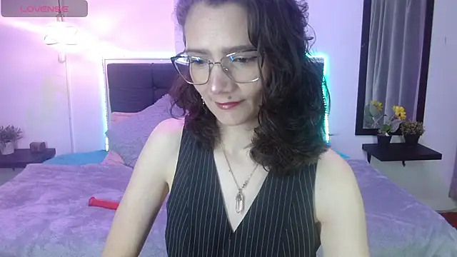 Snapshot of Dafne_xx_ chatting on 10-17-25, 01:24 Dafne xx online show from 10-17-25, 01:24