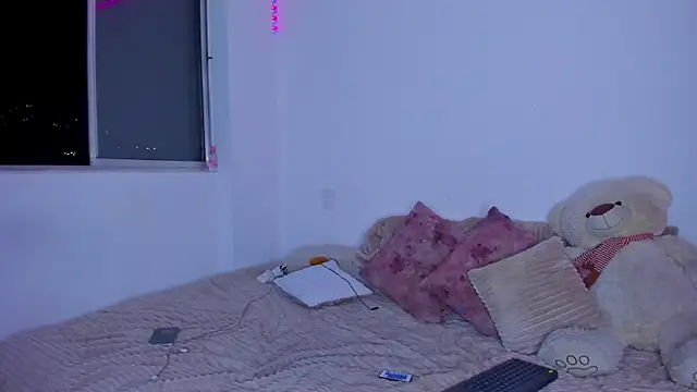 Snapshot of majo_gallego chatting on 12-17-25, 12:48 majo gallego online show from 12-17-25, 12:48