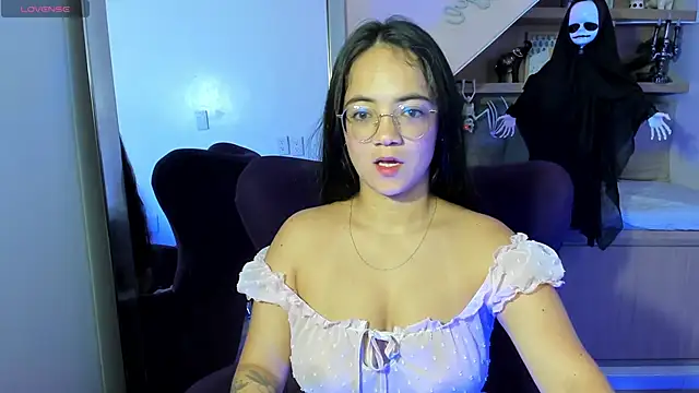 Sasha Grace online show from 10-18-25, 01:02