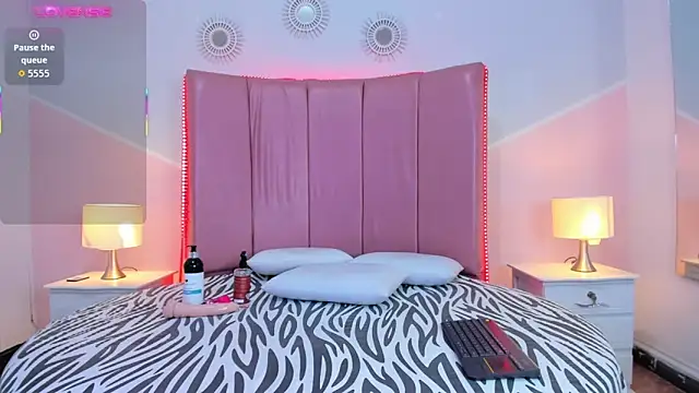 Foxy Kylie online show from 11-30-25, 01:12