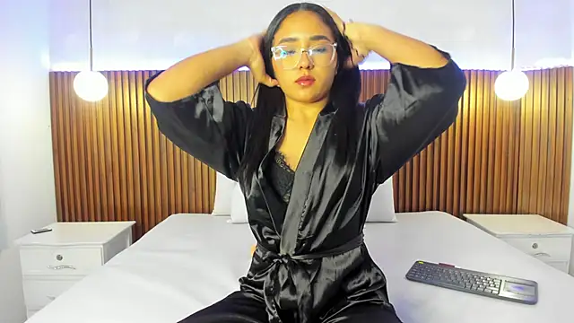 Snapshot of Foxy_Kylie chatting on 10-18-25, 07:49 Foxy Kylie online show from 10-18-25, 07:49
