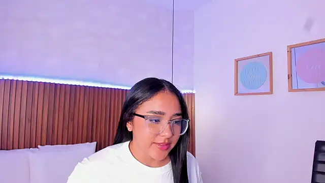 Snapshot of Foxy_Kylie chatting on 10-11-25, 08:21 Foxy Kylie online show from 10-11-25, 08:21