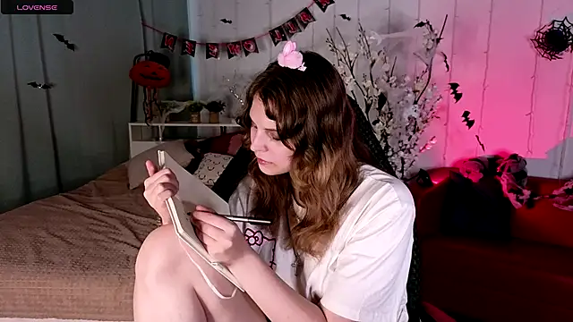 Snapshot of Ame_Chan chatting on 10-26-25, 11:43 Ame Chan online show from 10-26-25, 11:43