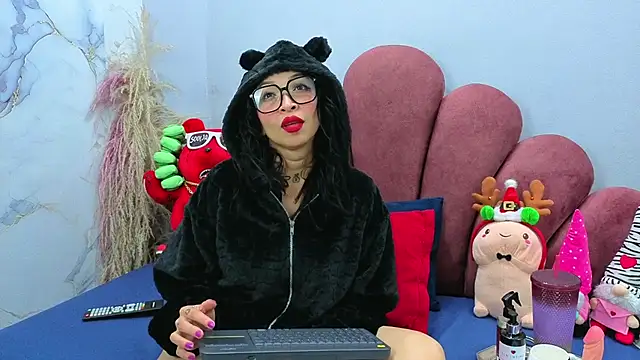 CHIARAJJONES online show from 11-18-25, 01:14