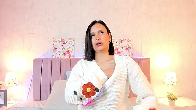 Snapshot of Veronicaxsaenz chatting on 10-16-25, 01:41 Veronicaxsaenz online show from 10-16-25, 01:41