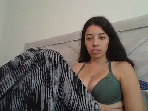 Snapshot of Lucysweets chatting on 10-10-25, 05:47 Lucysweets online show from 10-10-25, 05:47