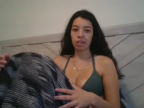 Snapshot of Lucysweets chatting on 10-13-25, 02:18 Lucysweets online show from 10-13-25, 02:18