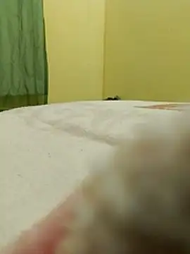 Snapshot of sants13 chatting on 10-31-25, 09:43 sants13 online show from 10-31-25, 09:43