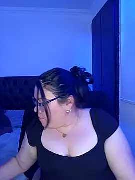 Snapshot of Dulcemaria_004 chatting on 10-16-25, 02:31 Dulcemaria 004 online show from 10-16-25, 02:31