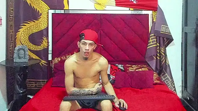 Pride couple online show from 01-07-26, 11:32