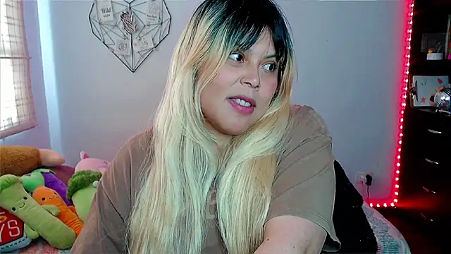 Snapshot of EllieMoonX chatting on 11-13-25, 04:00 EllieMoonX online show from 11-13-25, 04:00