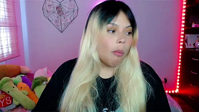 Snapshot of EllieMoonX chatting on 12-03-25, 09:25 EllieMoonX online show from 12-03-25, 09:25