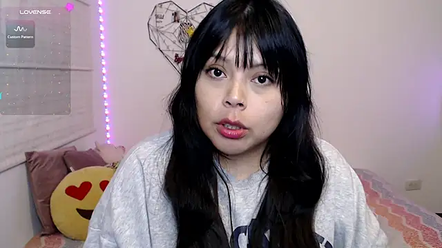 Snapshot of EllieMoonX chatting on 06-06-26, 11:54 EllieMoonX online show from 06-06-26, 11:54
