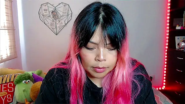 Snapshot of EllieMoonX chatting on 01-14-26, 08:56 EllieMoonX online show from 01-14-26, 08:56